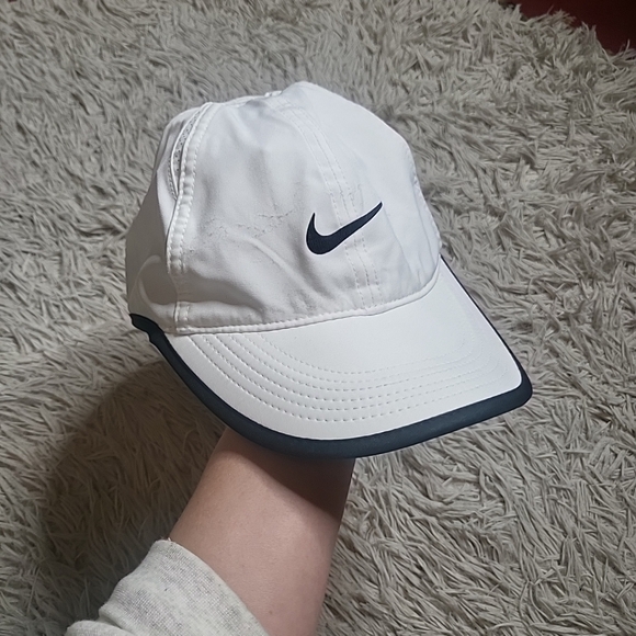 *SOLD* Nike Featherlight Dri Fit Hat Cap Baseball Hat Cap White & Black Running - Picture 7 of 10